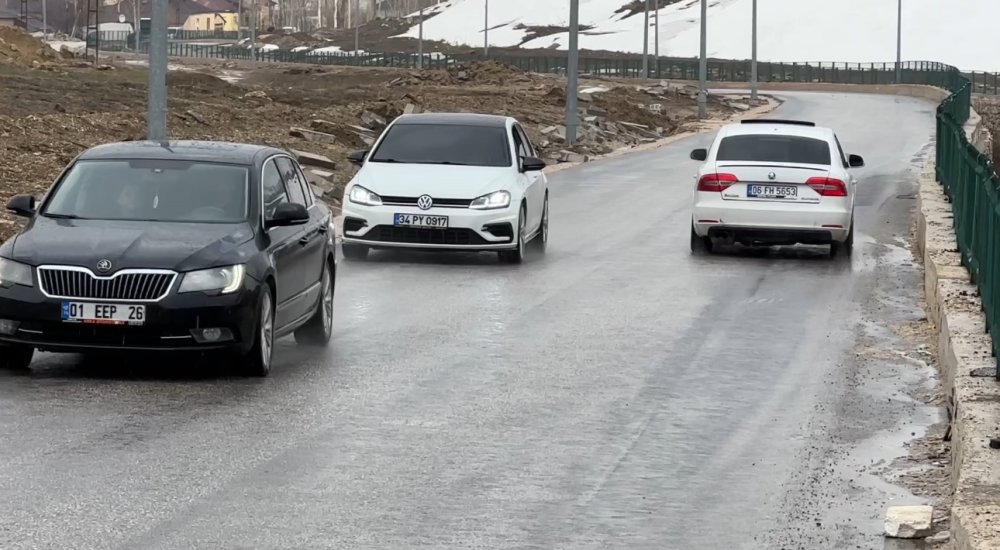 Yüksekova’da Heyelan: Pizok Yolu 5 Gündür Tek Şerit Açık