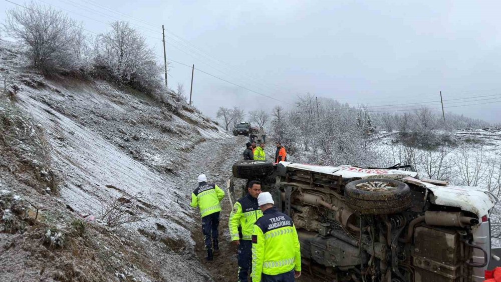 Hasta Taşıyan Ambulans Uçuruma Yuvarlandı.. 1 Kişi Hayatını Kaybetti!