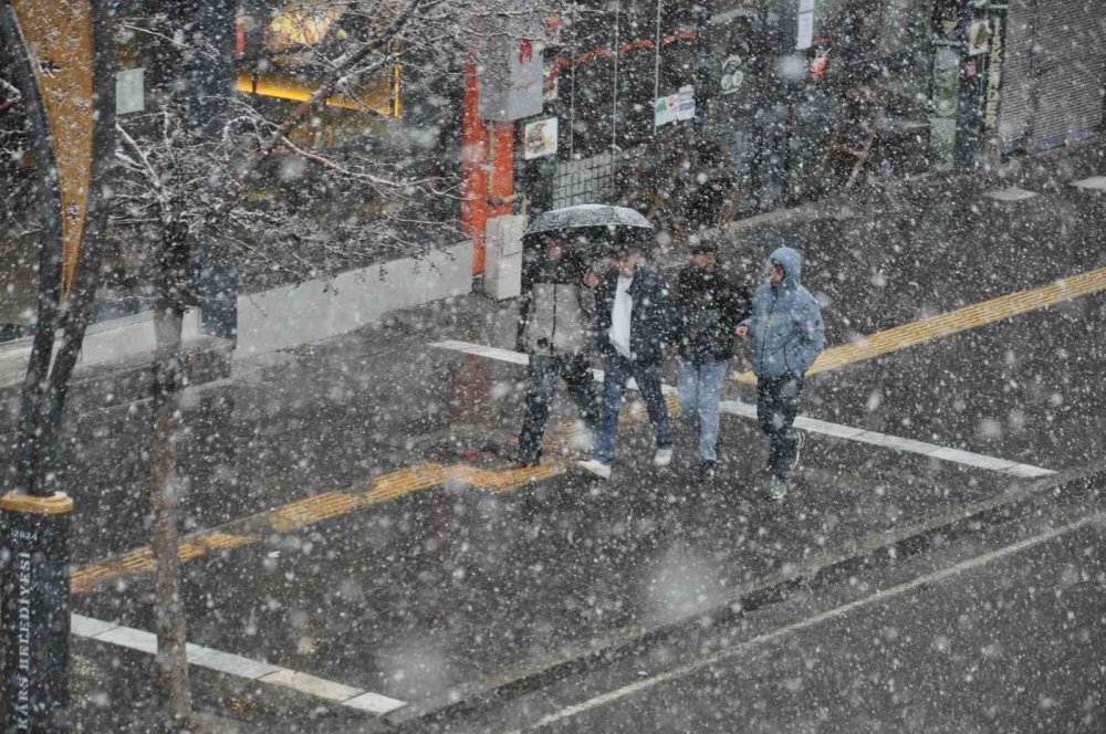 Kars’ta Tipi ve Kar Yağışı.. 33 Köy Yolu Ulaşıma Kapandı!