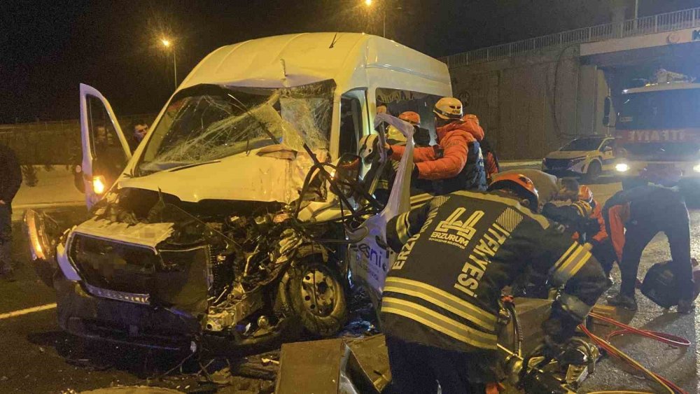 Erzurum’da Zincirleme Trafik Kazası: 5 Yaralı