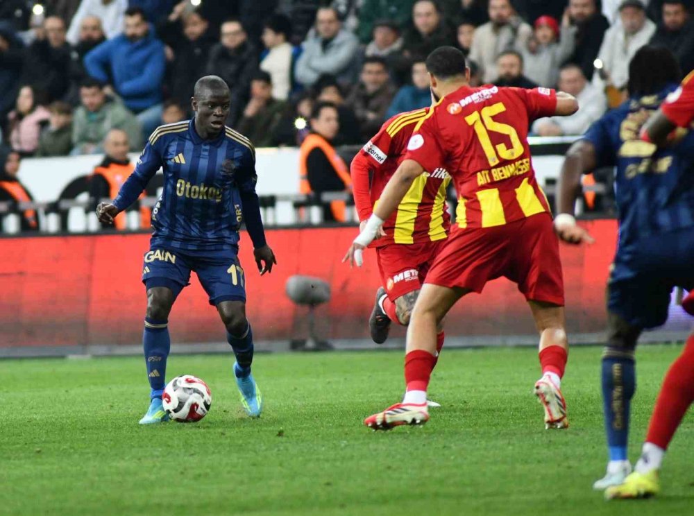 Şampiyonluk Yarışı Alevlendi.. Galatasaray Puan Kaybetti, Fenerbahçe Farkı Eritti!