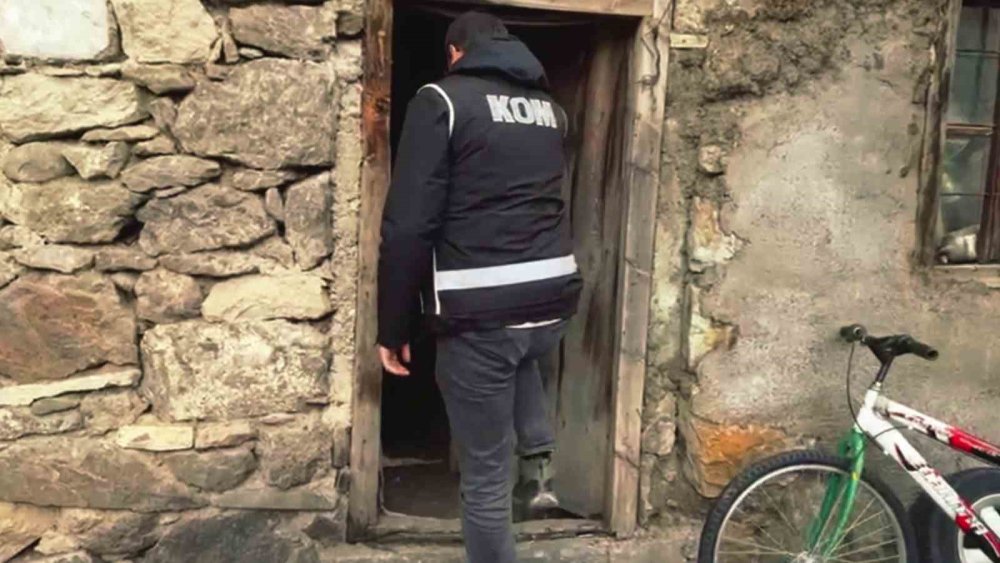 Sigara İmalathanesine Dönüştürülen Depoya Polis Baskını