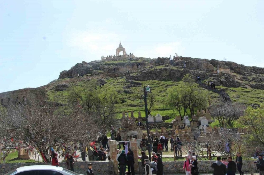 Çarşema Sor Coşkusu.. Êzidîler Yeni Yılı Umut ve Direnişle Karşıladı!