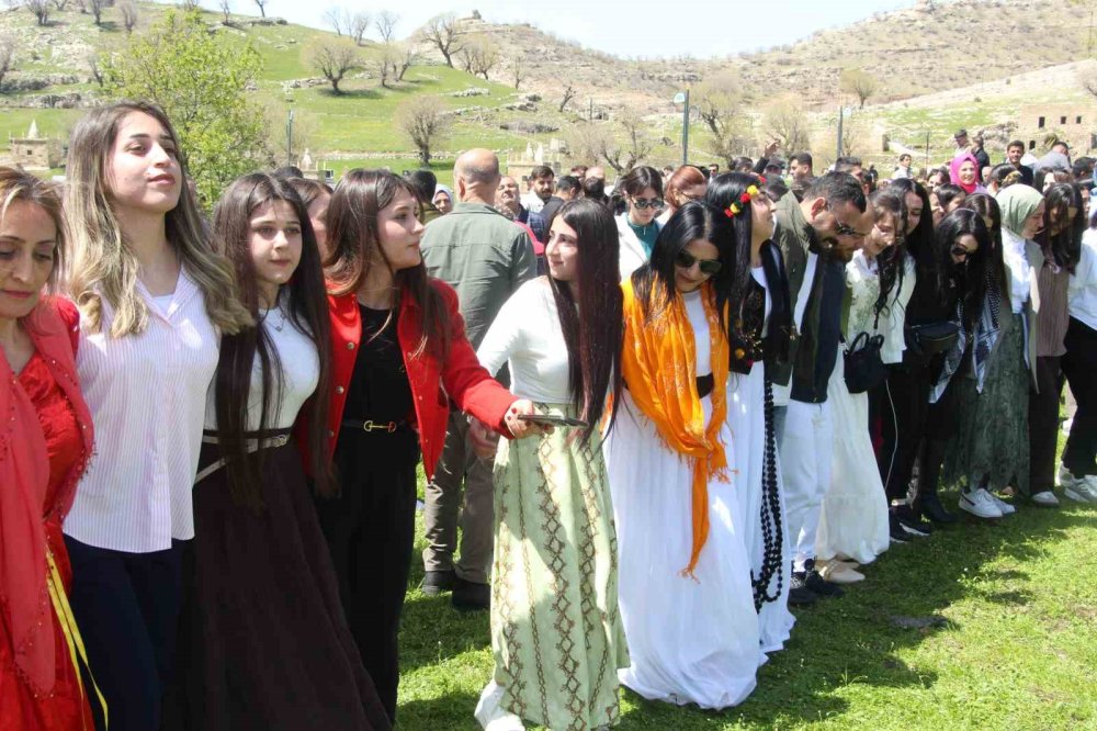 Çarşema Sor Coşkusu.. Êzidîler Yeni Yılı Umut ve Direnişle Karşıladı!