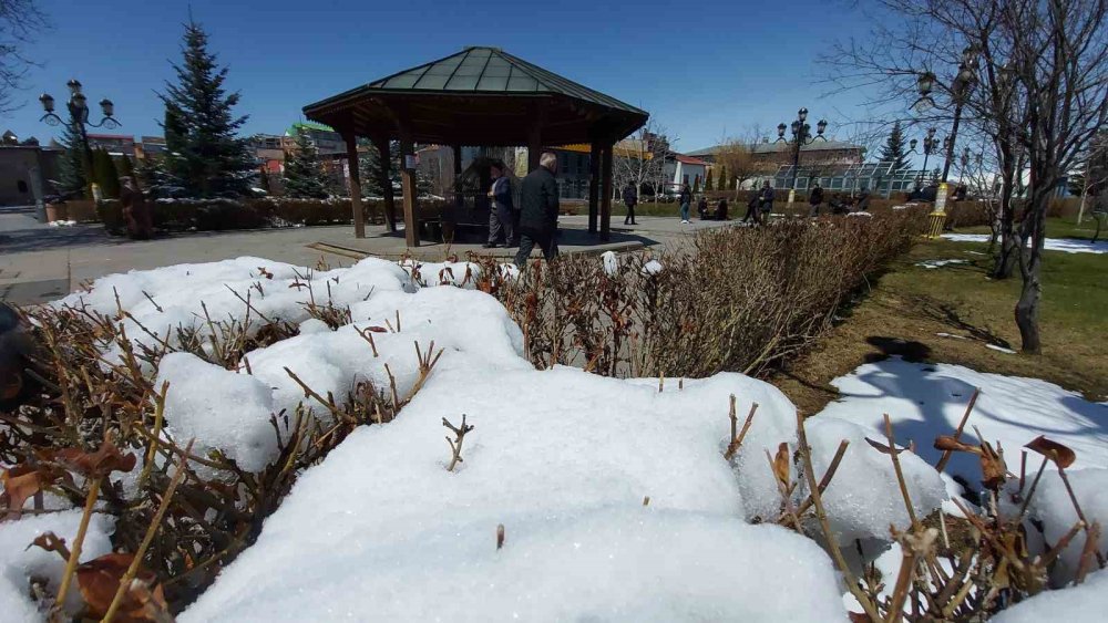 Erzurum’da "Dört Mevsim" Bir Arada Yaşanıyor