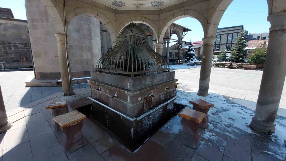 Erzurum’da "Dört Mevsim" Bir Arada Yaşanıyor