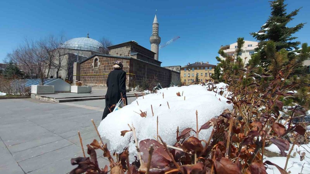 Erzurum’da "Dört Mevsim" Bir Arada Yaşanıyor