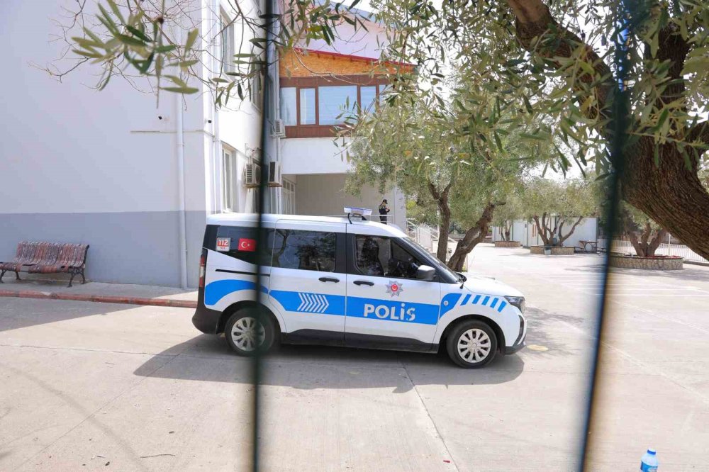 Silahlı Saldırının Olduğu Okulda Sessizlik Hakim