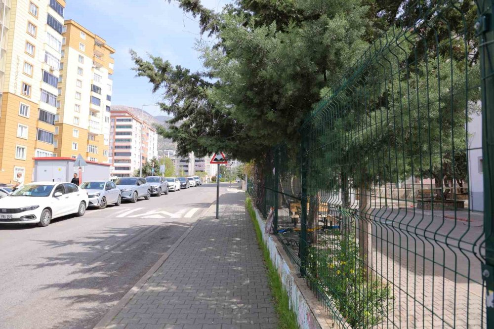 Silahlı Saldırının Olduğu Okulda Sessizlik Hakim