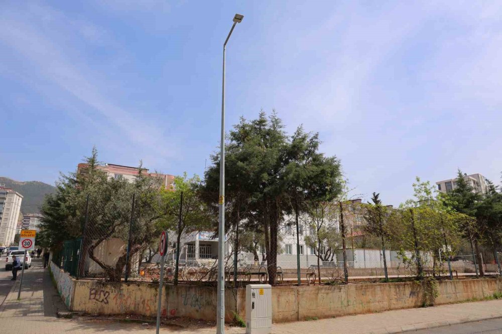 Silahlı Saldırının Olduğu Okulda Sessizlik Hakim