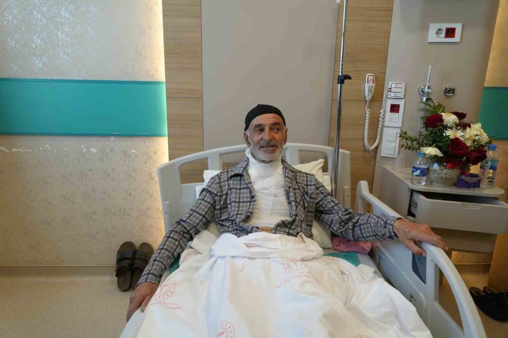 Yaşlı Adamın ’tamir’ İnadı Kötü Bitti: Borudan Fışkıran Suyla Hastanelik Oldu