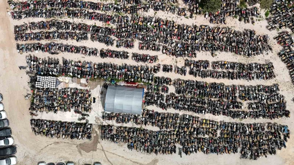 Yediemin Otoparkları Araç Mezarlığına Döndü