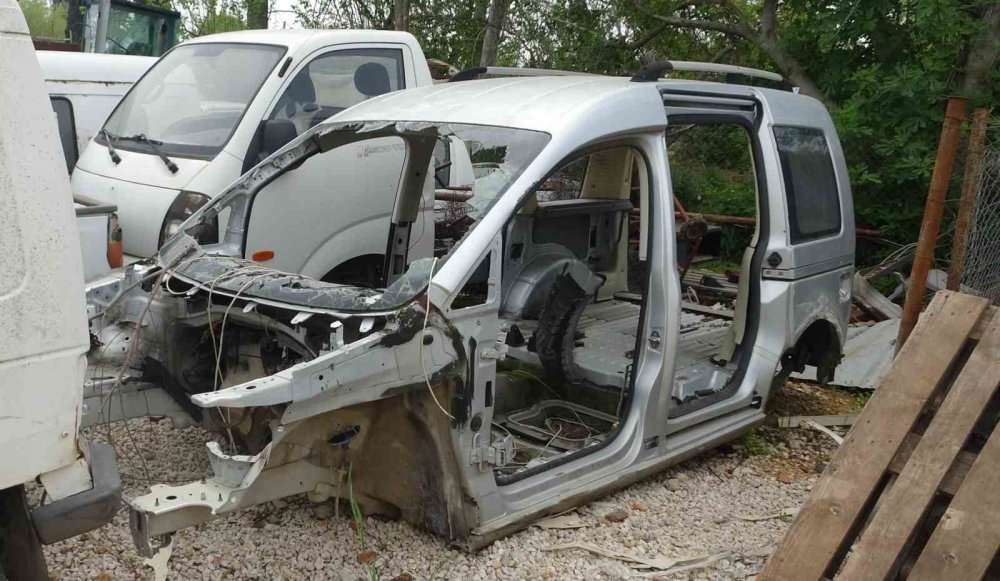 Yediemin Otoparkları Araç Mezarlığına Döndü