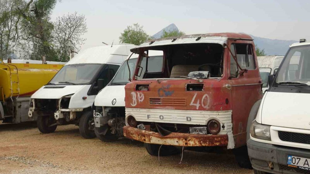 Yediemin Otoparkları Araç Mezarlığına Döndü