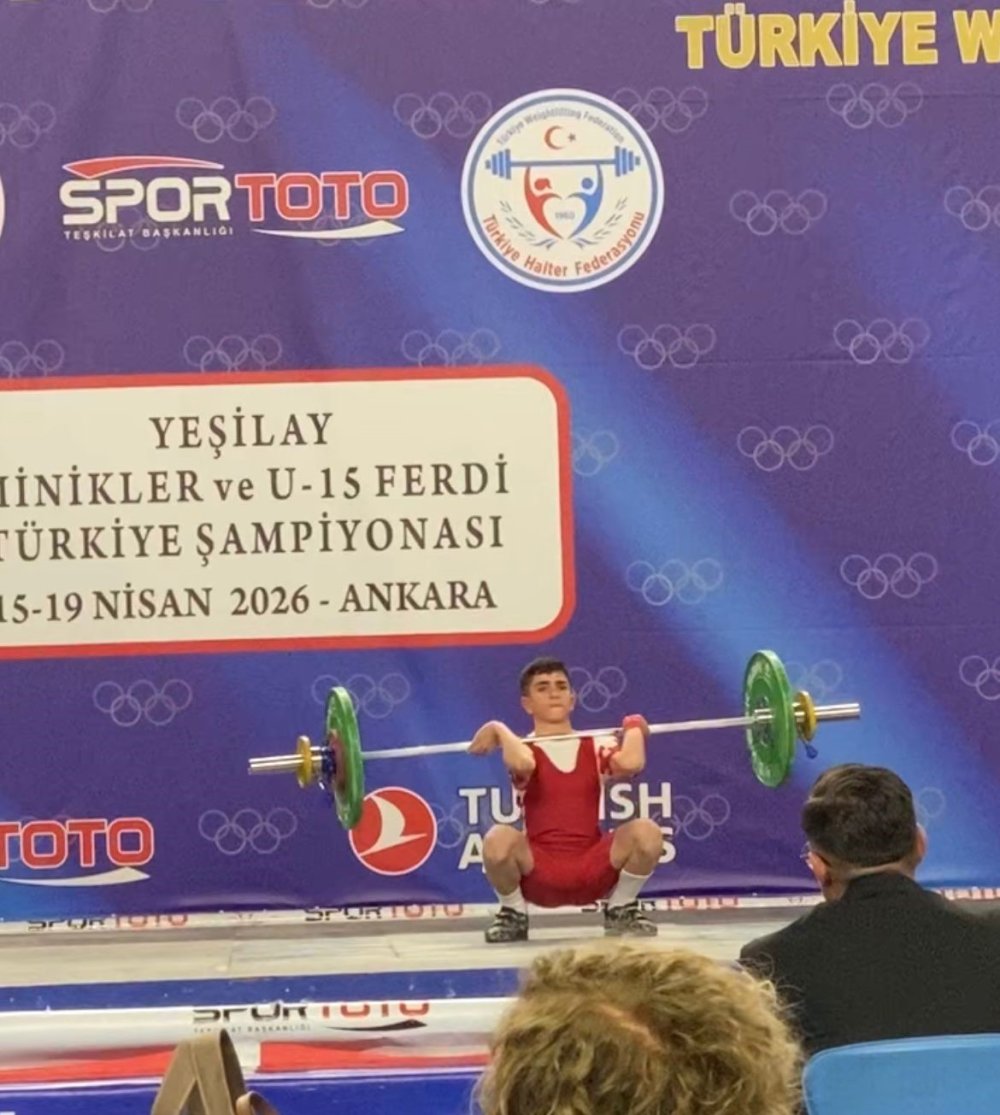 Ağrılı Öğrenci Halterde Türkiye Şampiyonu Oldu