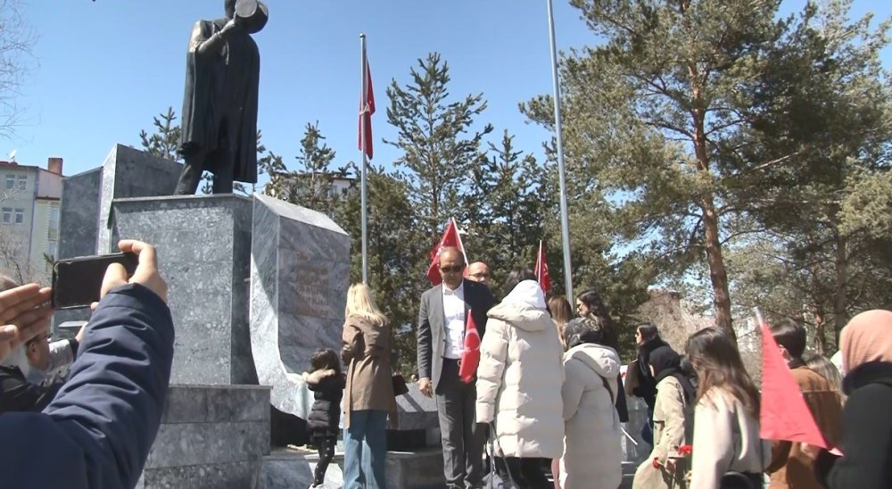 Kars’ta Okul Saldırısının Acısı Paylaşıldı: Gıyabi Cenaze Namazı ve Yürüyüş