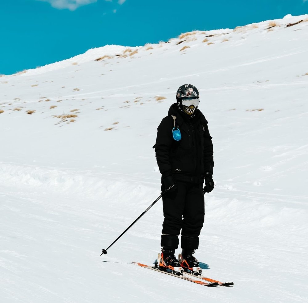Plaj Kenarı Değil Palandöken’in Zirvesinde Şezlong Keyfi