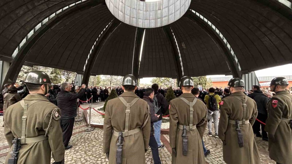 Turgut Özal İstanbul’da Anıldı.. Devlet Protokolü Topkapı’da Buluştu!