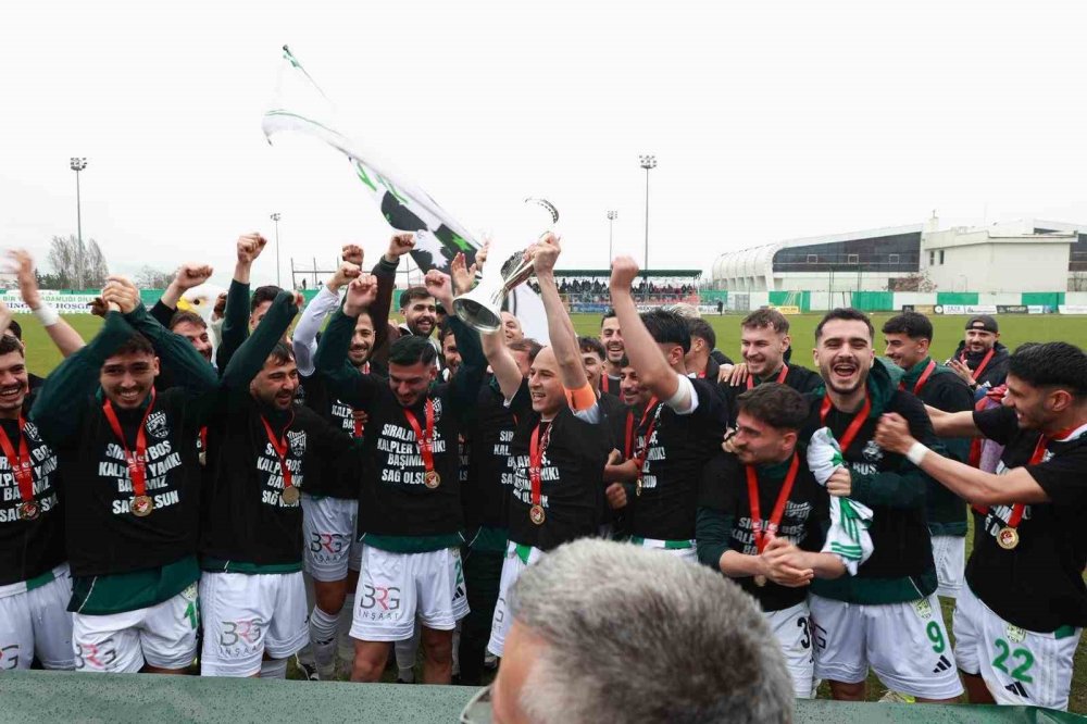 30 Yıl Sonra Gelen Şampiyonluk: 12 Bingölspor Kupasına Kavuştu!