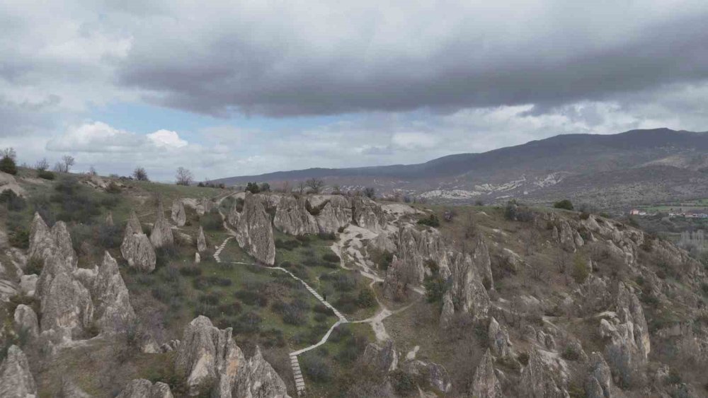 Ankara’da Kapadokya’yı Andıran Doğa Harikası: Abacı Peribacaları