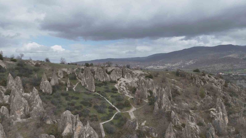 Ankara’da Kapadokya’yı Andıran Doğa Harikası: Abacı Peribacaları