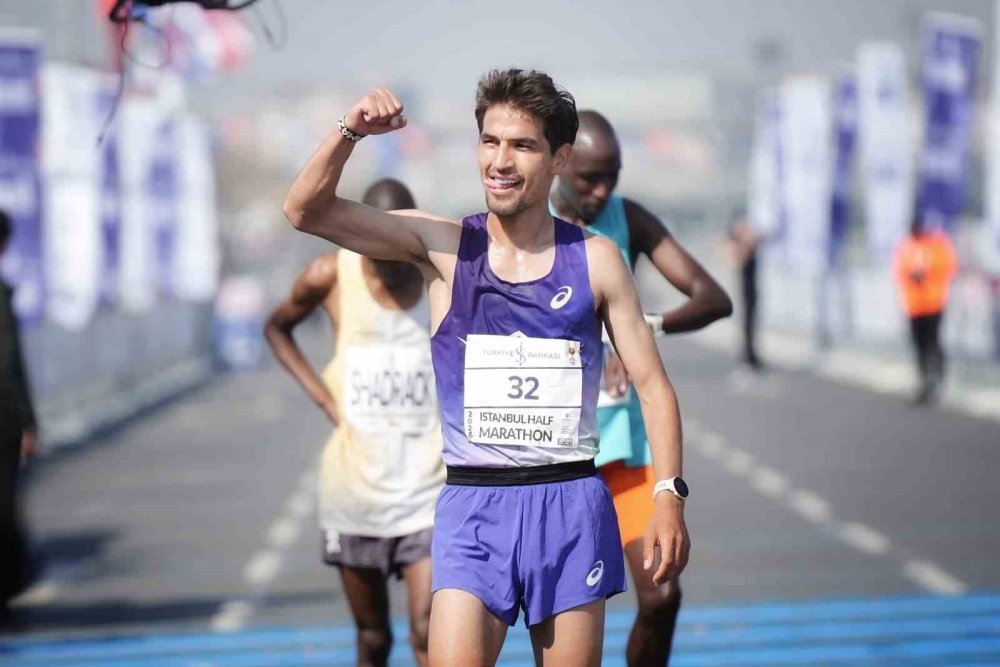 21’inci Kez Koşuldu.. İstanbul Yarı Maratonu’nda Nefes Kesen Yarış!