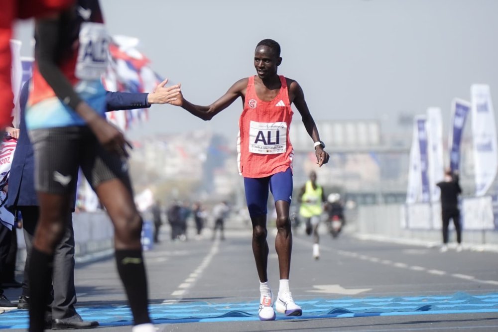 21’inci Kez Koşuldu.. İstanbul Yarı Maratonu’nda Nefes Kesen Yarış!