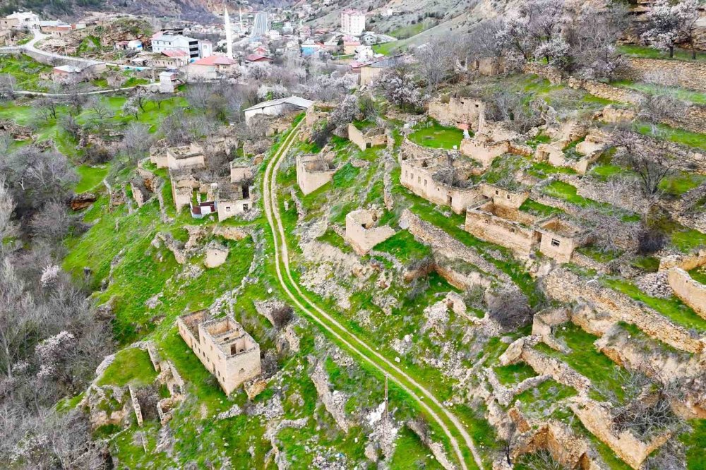 Gümüşhane’nin Saklı Hazinesi ‘Ötedere Beldesi’ Hayran Bırakıyor