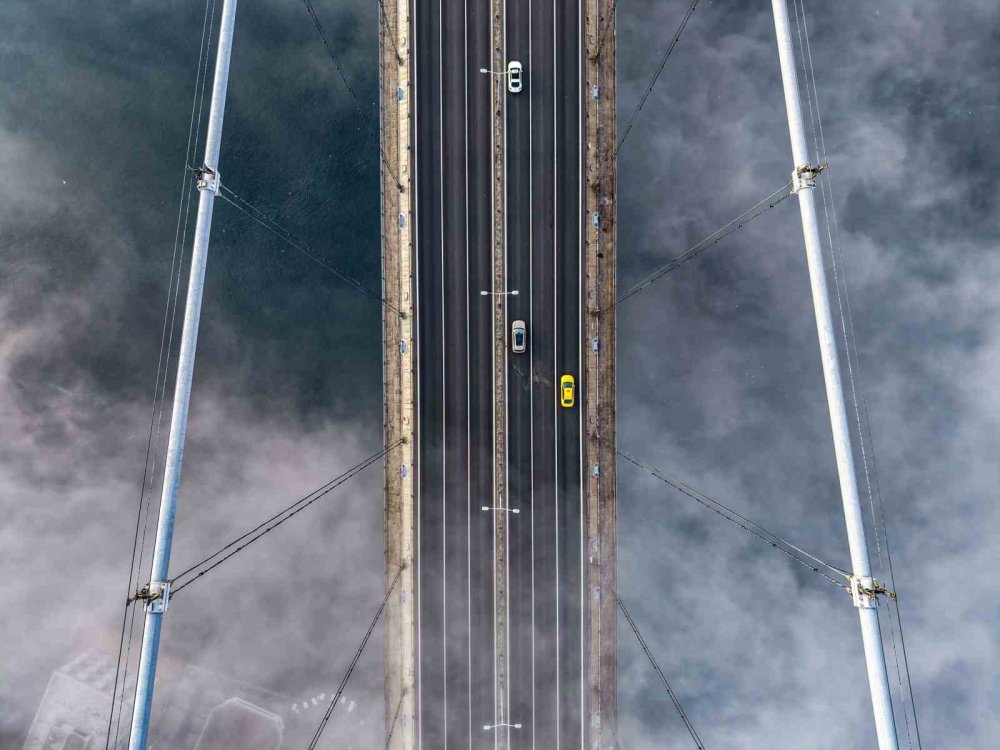 İ̇stanbul’daki Yoğun Sis Boğaz’da Görsel Şölen Oluşturdu