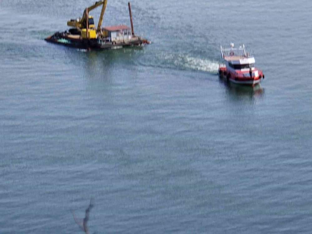 Van Gölü’nde Sular Çekildi, Akdamar’daki İskele Yenileniyor