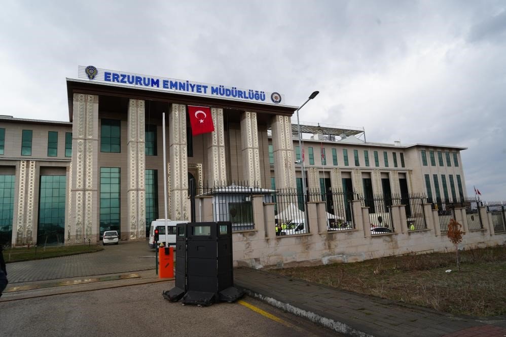 Erzurum’da Sorgu Devam Ediyor.. Eski Vali Tuncay Sonel’e Ek Gözaltı Süresi!