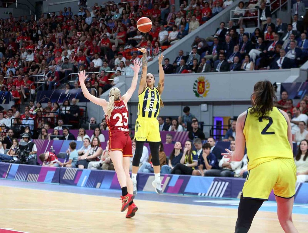 Fenerbahçe’den Avrupa’da Üçüncü Zafer.. Euroleague’de Galatasaray’ı Geçti!