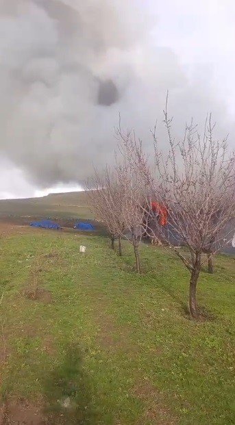 Kars Digor’da Bir Ev Kül Oldu.. Alevler ‘Sabah Saatleri’nde Yükseldi!