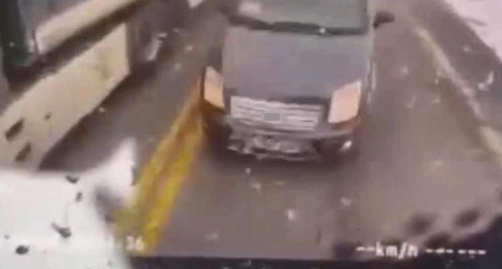 Sahara Geçidi’nde Sisli Havada Hatalı Sollama Kazası.. 2 Yaralı!