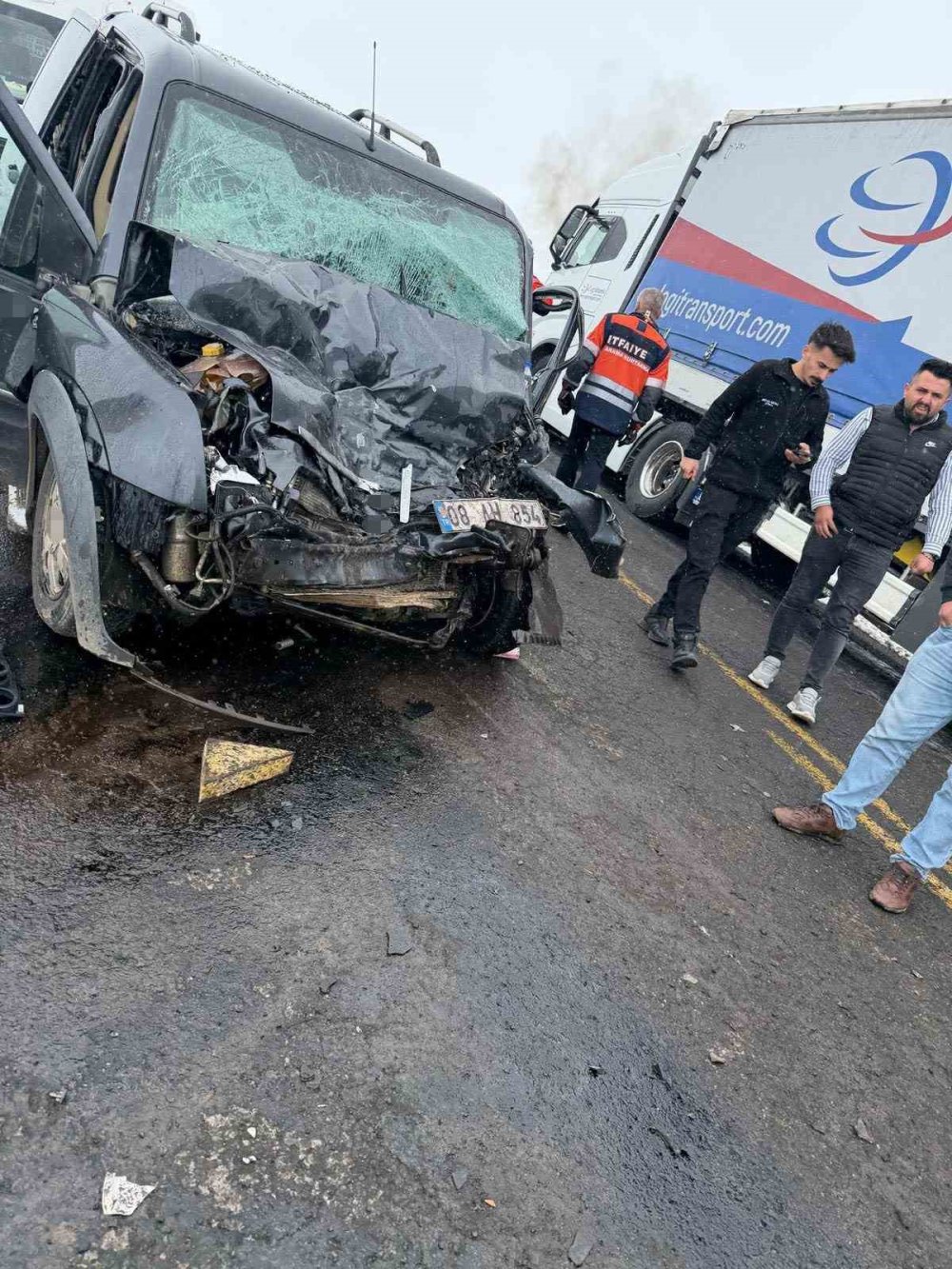 Sahara Geçidi’nde Sisli Havada Hatalı Sollama Kazası.. 2 Yaralı!