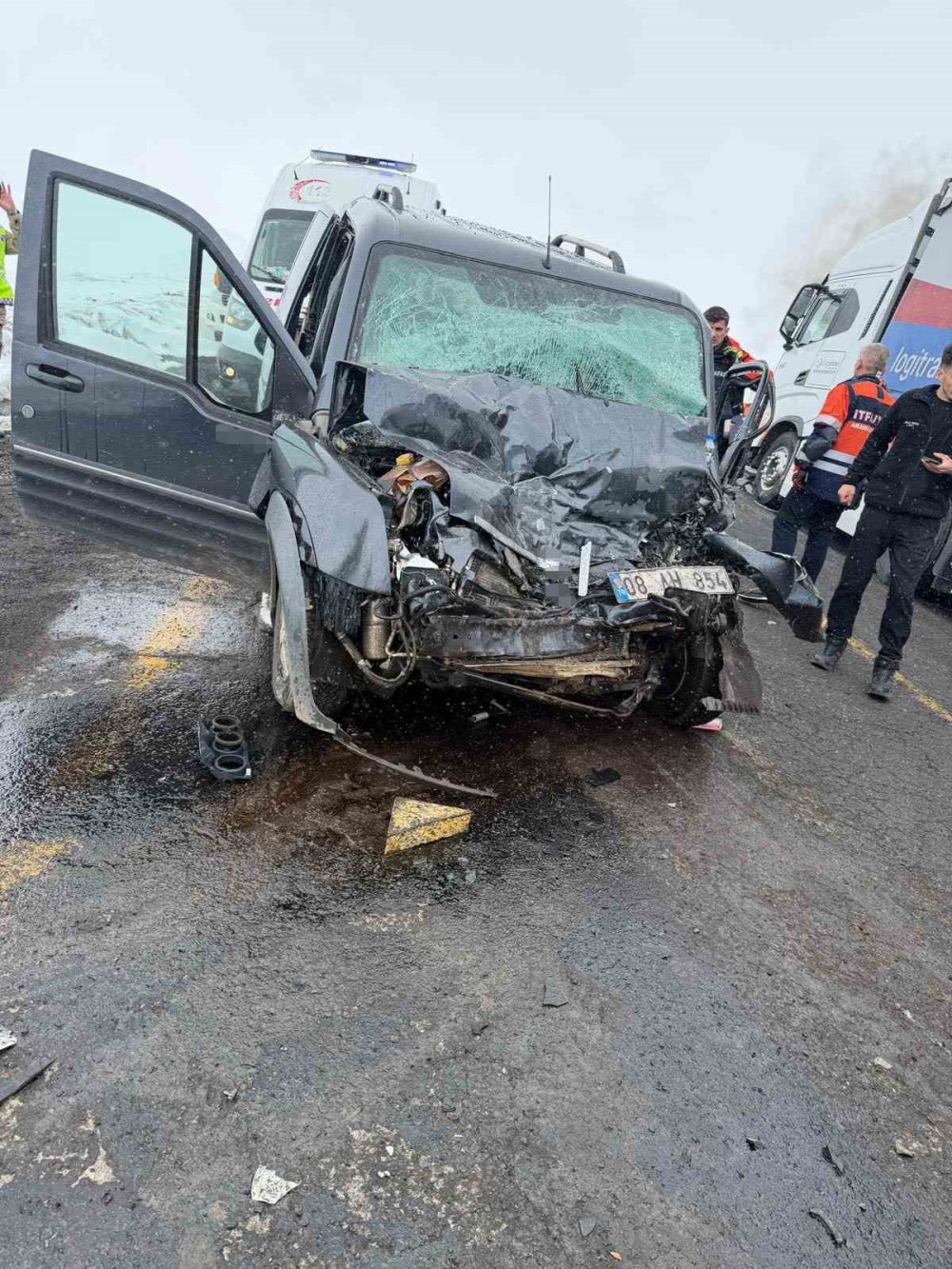 Sahara Geçidi’nde Sisli Havada Hatalı Sollama Kazası.. 2 Yaralı!