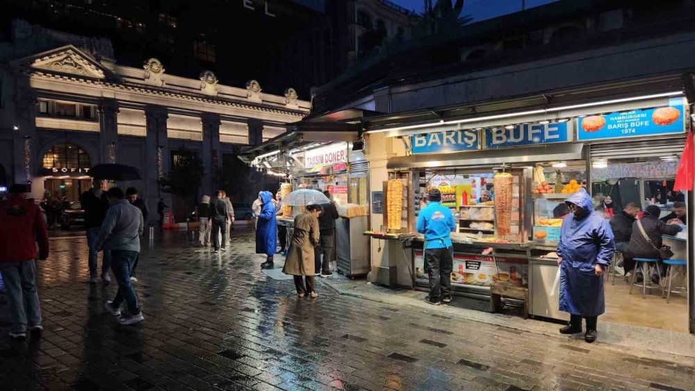 İ̇stanbul’da Uyarıların Ardından Sağanak Yağış Başladı