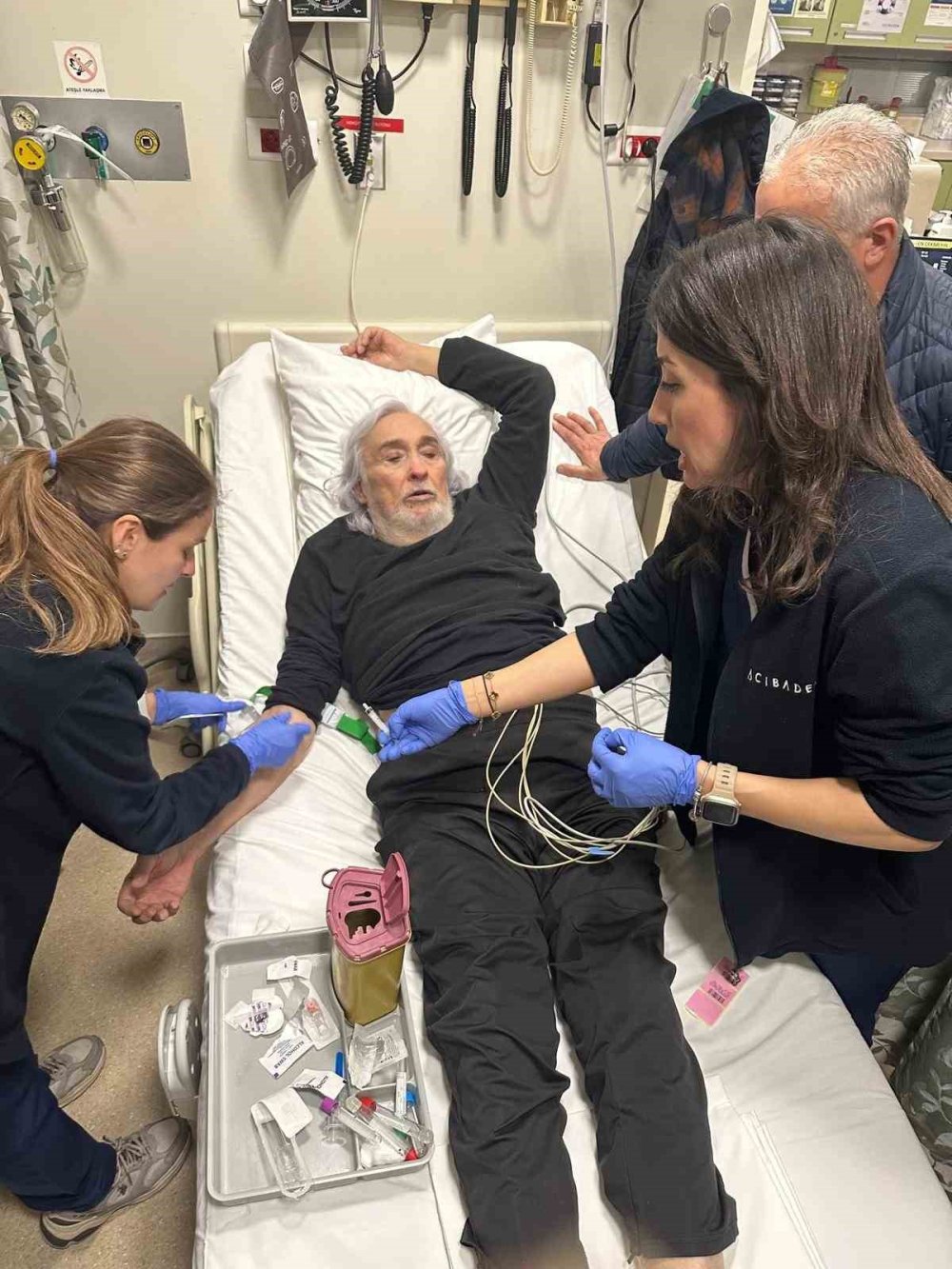 Sahnede Fenalaşan Müjdat Gezen Hastaneye Kaldırıldı