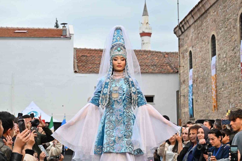 Mesir Festivali’nde Kültürlerin Zarafeti Podyuma Taşındı