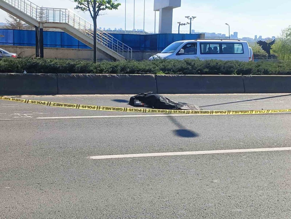 Ankara’da Üst Geçitten Düşen İşçiyi Otomobil Ezdi