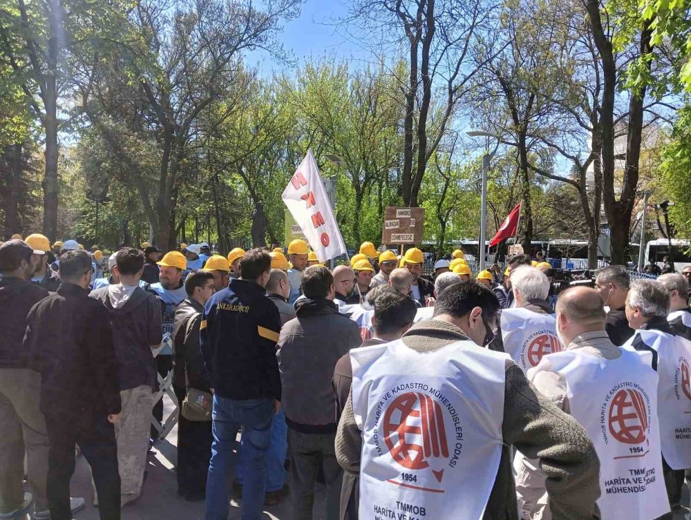 Maden İşçilerinden Açlık Grevi.. Haklarımızı Almadan Dönmeyeceğiz!