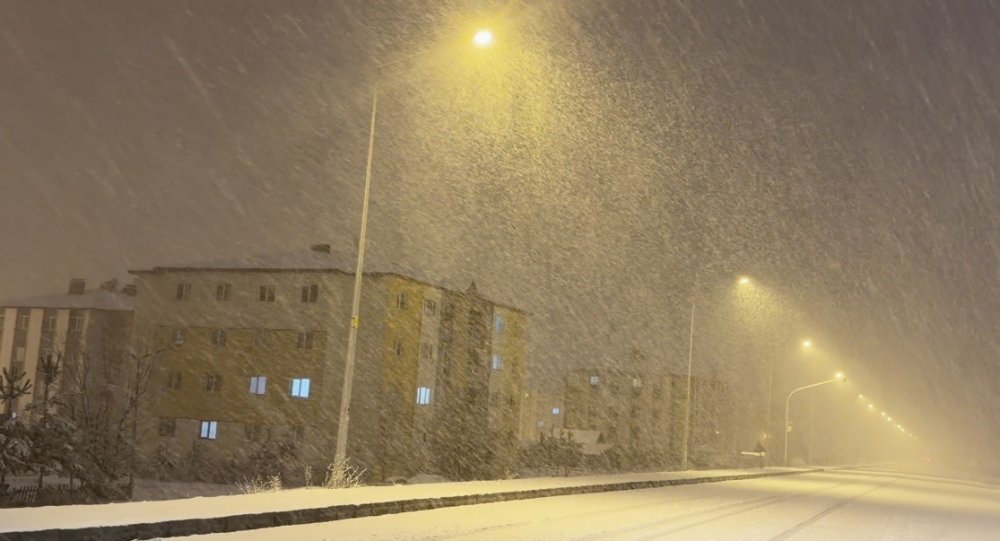 Sarıkamış’a Kış Geri Döndü: Kar Kalınlığı 15 Santimetreyi Aştı