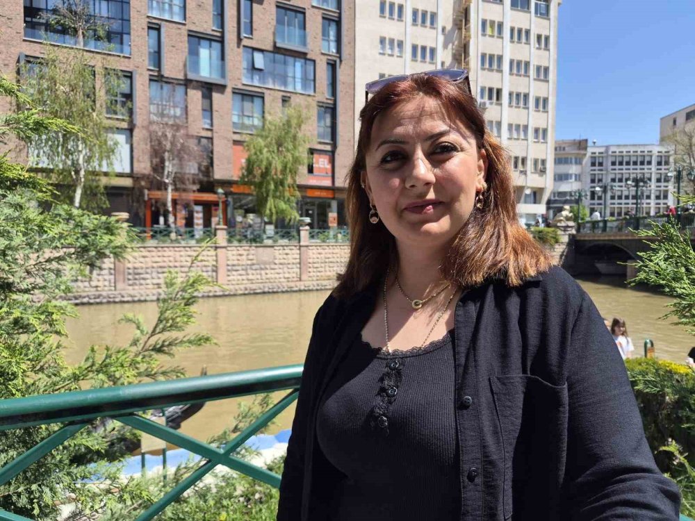 Eskişehir'in Simgesi Porsuk Çayı Kahverengiye Döndü