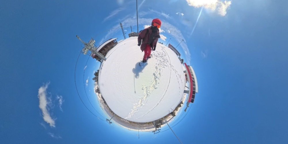 Sarıkamış’ta Baharın Ortasında Zirveye Yürüyüş.. ‘Snowboard’la Nefes Kesen İniş!