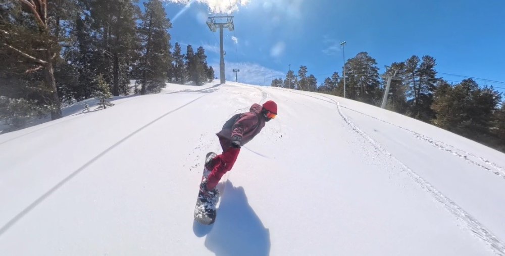 Sarıkamış’ta Baharın Ortasında Zirveye Yürüyüş.. ‘Snowboard’la Nefes Kesen İniş!