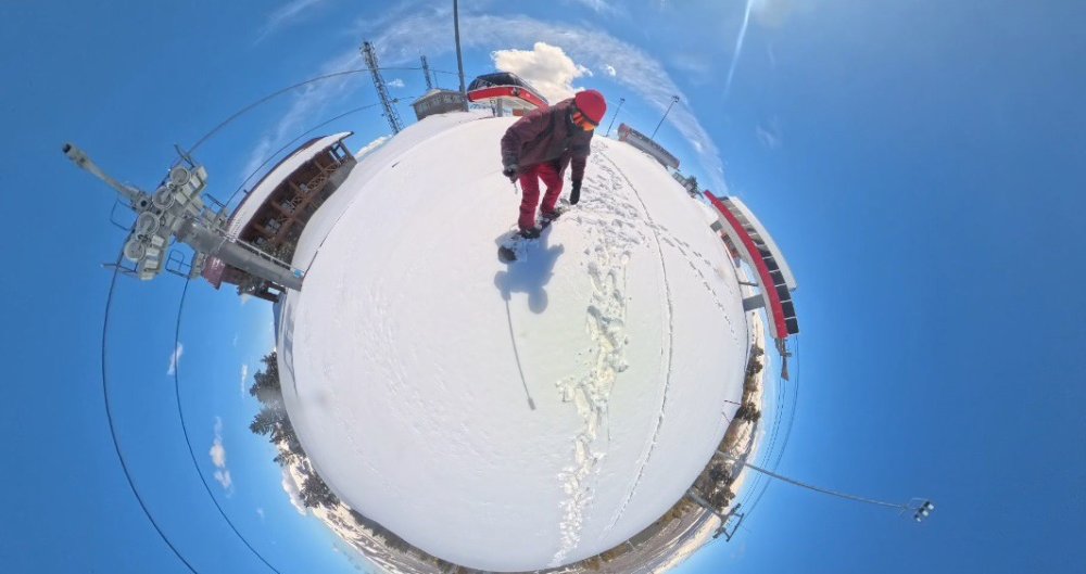 Sarıkamış’ta Baharın Ortasında Zirveye Yürüyüş.. ‘Snowboard’la Nefes Kesen İniş!
