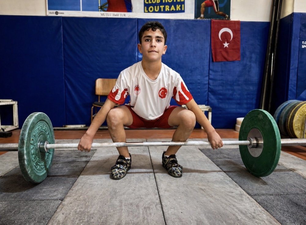 Ağrı’dan Zirveye.. 12 Yaşındaki Osman Oğur Türkiye Şampiyonu Oldu!