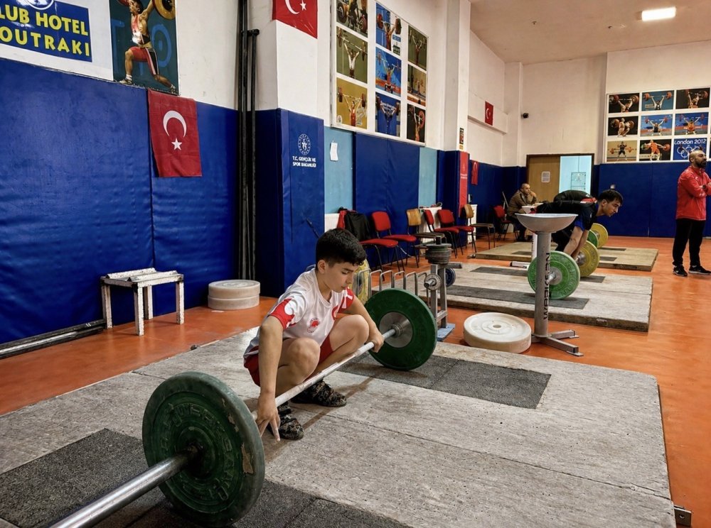 Ağrı’dan Zirveye.. 12 Yaşındaki Osman Oğur Türkiye Şampiyonu Oldu!