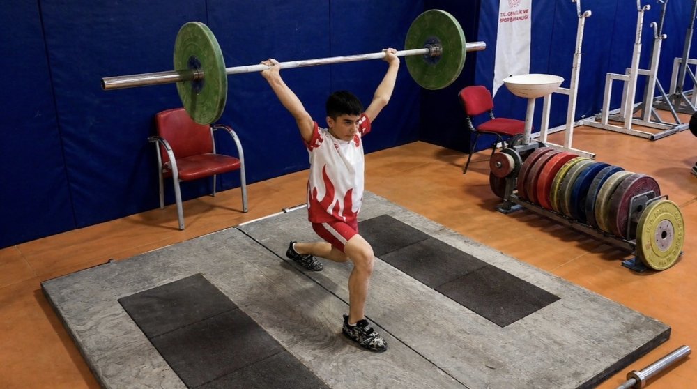 Ağrı’dan Zirveye.. 12 Yaşındaki Osman Oğur Türkiye Şampiyonu Oldu!