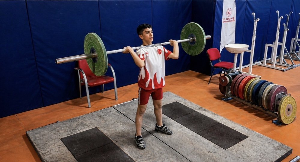 Ağrı’dan Zirveye.. 12 Yaşındaki Osman Oğur Türkiye Şampiyonu Oldu!